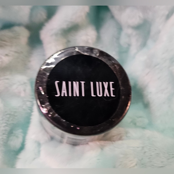 St. Luxe Translucent Setting Powder - Picture 2 of 4